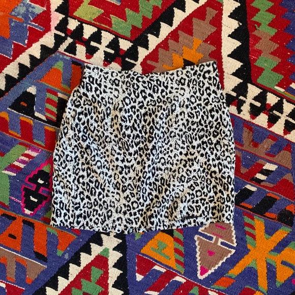 psst! Dresses & Skirts - VTG Y2K leopard print knit mini skirt animal print elastic waist neutral Pssst